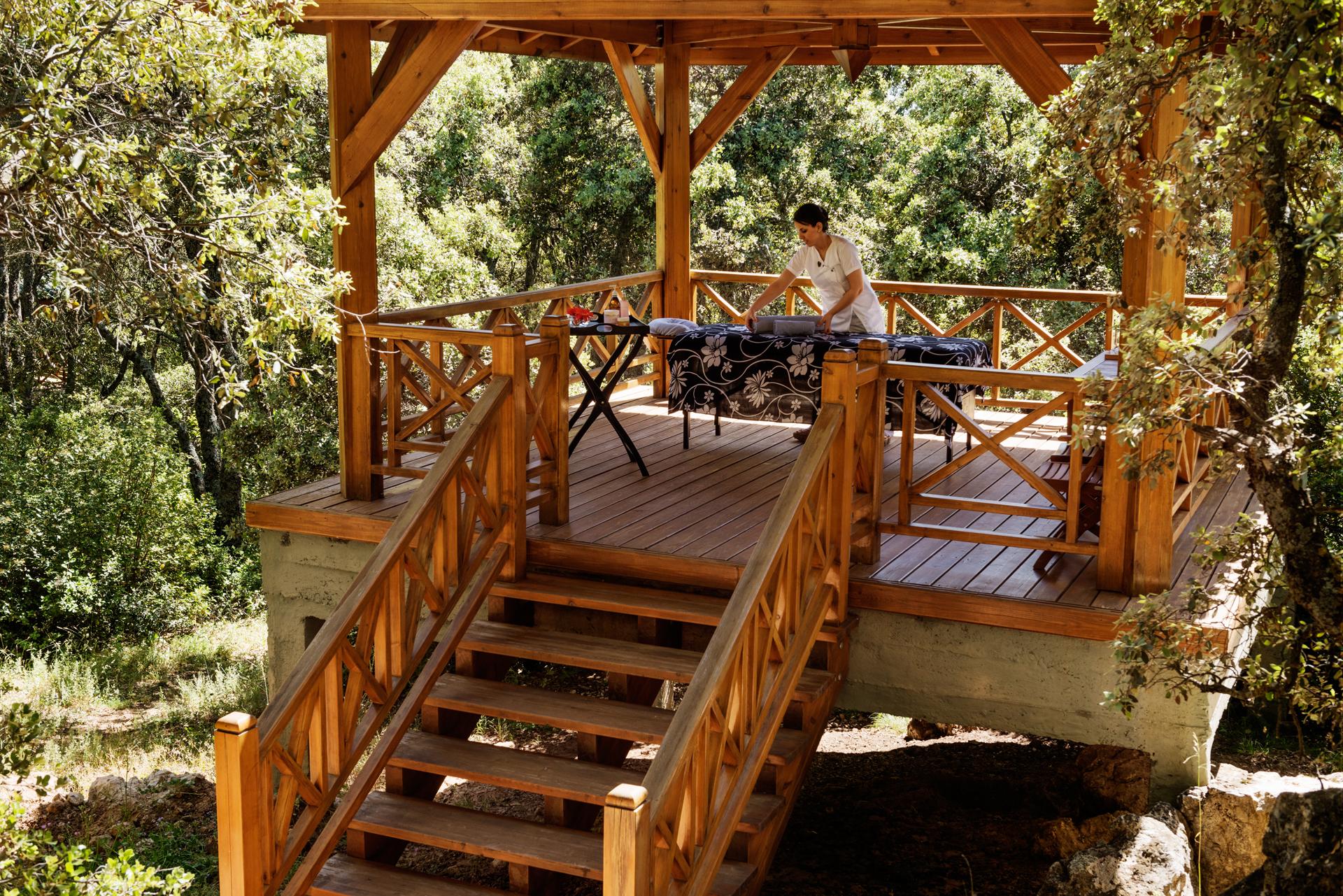 Michlifen Resort & Golf Ifrane  Exterior photo A wooden pergola